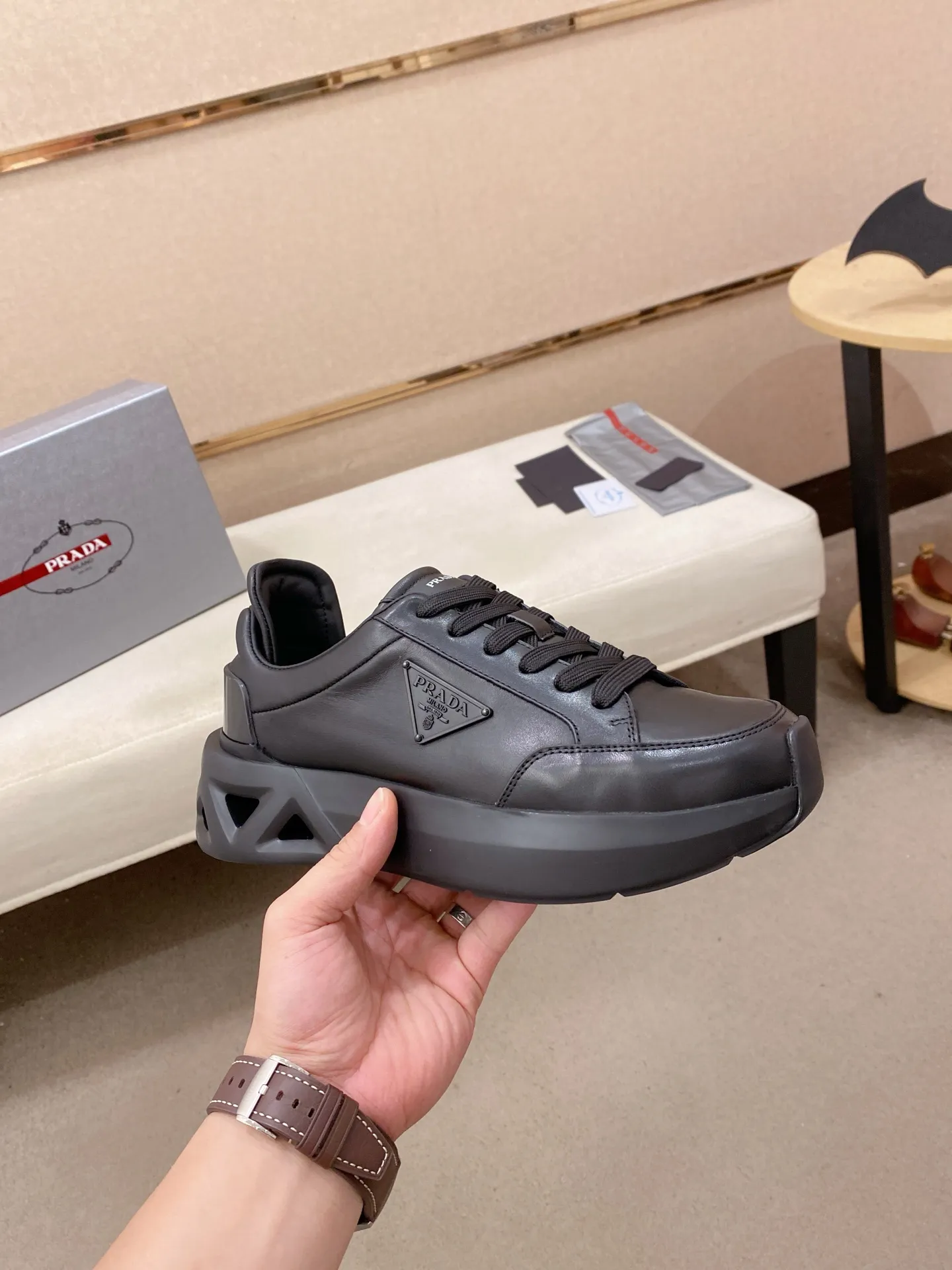 Men's shoes 💰 660💰 ✔️✔️✔️High-quality new PRADA counters are launched at the same time. The new men's shoes and 😘fabrics are selected from first-layer cowhide fabrics. Lining: Imported cowhide leather lining. 👍🏿High-end☄️Open-molded non-slip rubber outsole, exquisite lines, simple and elegant, comfortable and high-end for leisure travel. Code number: 38 to 45